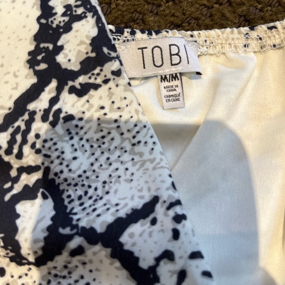 Tobi body suit - low cut V - size M - Picture 2 of 3